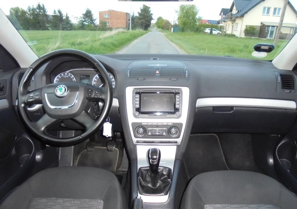 Skoda Octavia cena 29999 przebieg: 177395, rok produkcji 2013 z Gostyń małe 704